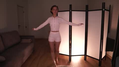 Snapshot of elannand chatting on October 17, 6:17 am ELA 3 online show from October 17, 6:17 am