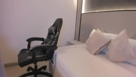 elara_bloom_ online show from March 7, 7:14 pm