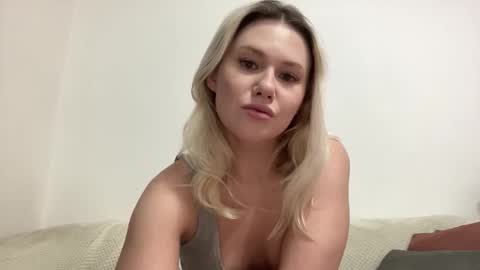 elaraluxxxe online show from December 3, 11:33 am