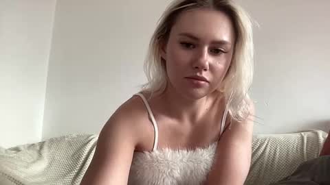 elaraluxxxe online show from October 29, 11:12 am