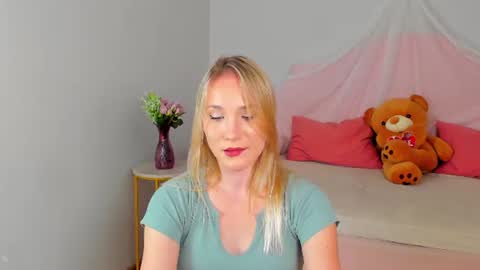 elaravoltage online show from July 11, 5:38 pm