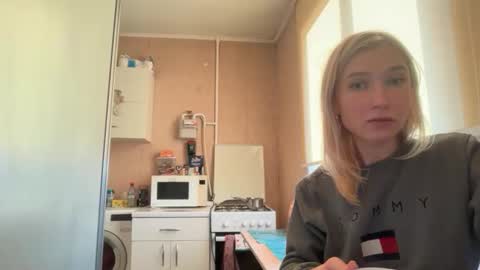 elarawhitmore online show from March 6, 3:22 pm