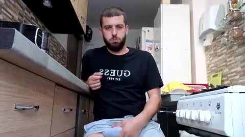 elchapoguzman95 online show from November 11, 6:48 am