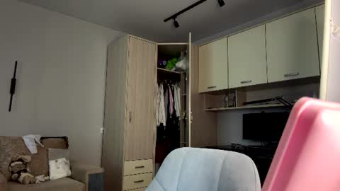Alice online show from June 23, 3:51 pm