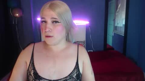 Snapshot of elektra_doll chatting on October 17, 9:13 am elektra_doll online show from October 17, 9:13 am
