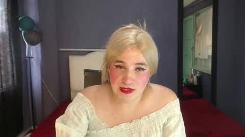 Snapshot of elektra_doll chatting on October 8, 6:03 pm elektra_doll online show from October 8, 6:03 pm