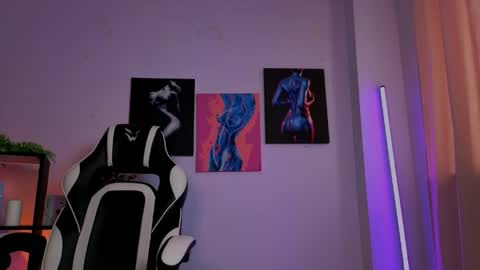 elenamonroe_ online show from April 12, 7:56 am