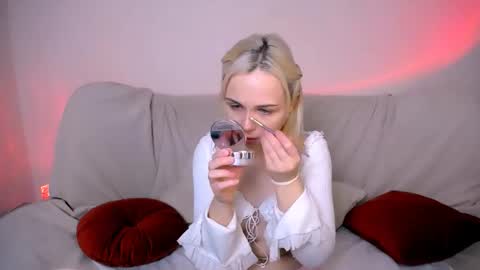 elenamonroe_ online show from February 1, 4:31 am