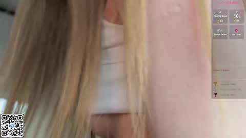 Elizabeth Lizi online show from November 8, 12:30 pm