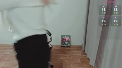 Ella online show from April 12, 7:45 am