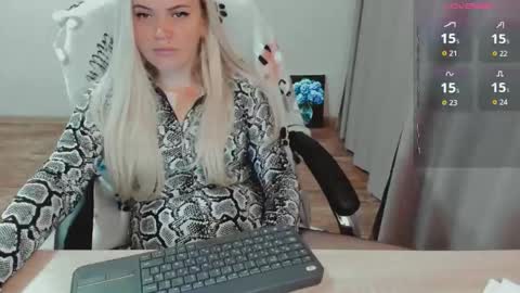 Ella online show from November 12, 7:43 am