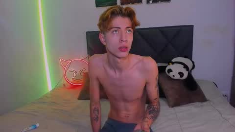 Snapshot of eliann_adam chatting on February 6, 2:26 pm eliann_adam online show from February 6, 2:26 pm