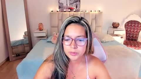Snapshot of elie_vanderwoodsen chatting on October 17, 7:40 pm Elie online show from October 17, 7:40 pm