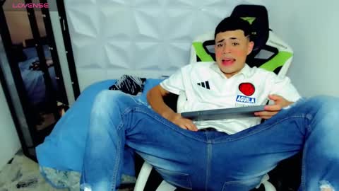 Snapshot of elii_797 chatting on December 17, 4:21 pm bby-santy online show from December 17, 4:21 pm