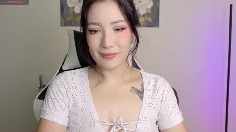 eliiih_ online show from February 12, 2:42 pm