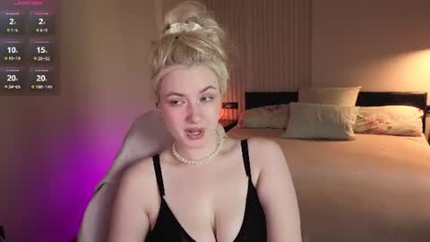 Elina online show from July 16, 1:25 pm