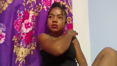 elinah630221 online show from March 3, 7:26 am