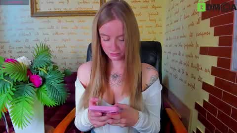 Snapshot of elinor_faith chatting on October 26, 2:18 pm elinor_faith online show from October 26, 2:18 pm