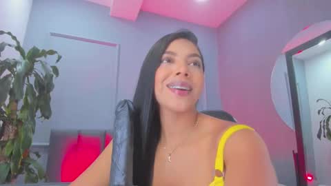 Snapshot of elisa_castrillon chatting on October 9, 8:36 pm Elisa online show from October 9, 8:36 pm