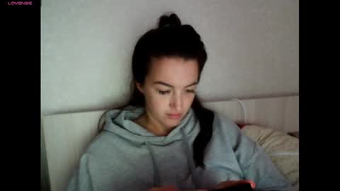Snapshot of elisa_dove208 chatting on September 23, 4:06 am elisa_dove208 online show from September 23, 4:06 am