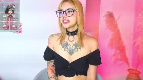 elisabethflores online show from July 3, 8:02 pm