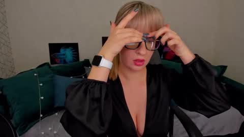 Elisabeth online show from February 6, 2:37 pm