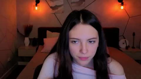 Elise online show from March 22, 8:29 am