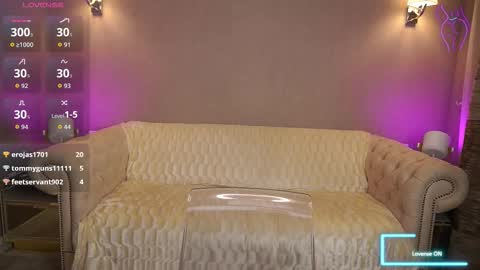 Snapshot of elisevelour chatting on September 20, 6:44 pm elisevelour online show from September 20, 6:44 pm