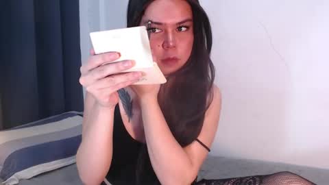 Elise online show from May 3, 2:34 pm