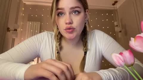 Stephanie online show from February 28, 10:25 pm