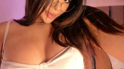Elizabeth  online show from June 7, 1:05 pm