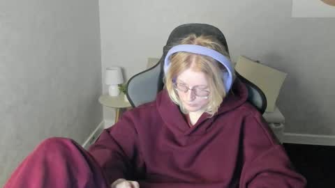 Elizabeth online show from December 2, 1:15 am