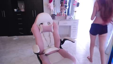Snapshot of elizabeth_rose02 chatting on September 22, 4:44 pm  Elizabeth  online show from September 22, 4:44 pm
