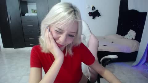 Snapshot of elizabeth_rose02 chatting on October 25, 11:49 pm  Elizabeth  online show from October 25, 11:49 pm