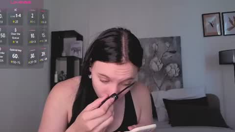 Elizabeth online show from July 28, 1:14 am