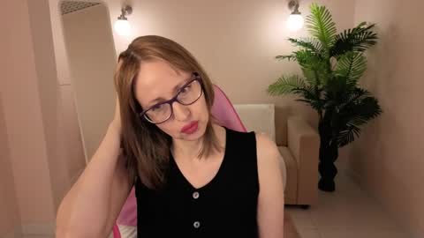 Elizabeth online show from April 9, 1:09 am