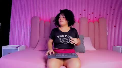 elizabethbloomm online show from June 16, 3:32 am
