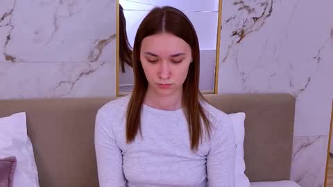 Elizabeth online show from September 14, 7:59 pm