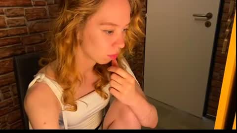 Eliza online show from June 11, 7:23 pm