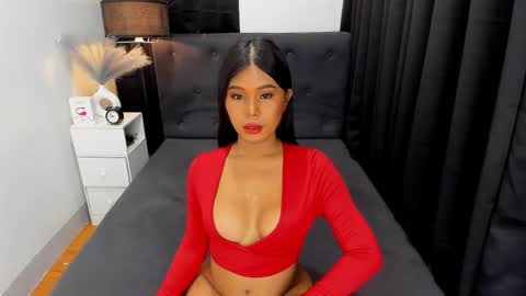 Ella online show from February 14, 7:02 pm