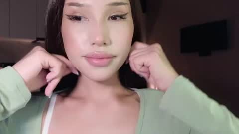 Lee online show from June 22, 3:36 am