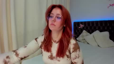 Snapshot of ella_mayers chatting on September 11, 12:28 pm Ella Mayers online show from September 11, 12:28 pm