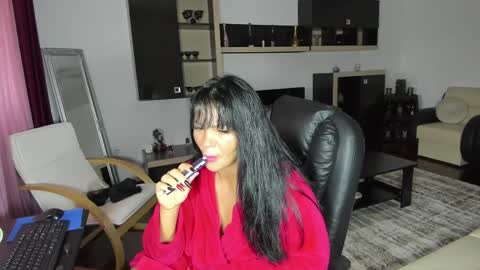 Ella online show from April 9, 10:32 am