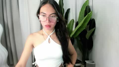 ella_walkerxxx online show from April 9, 7:30 pm