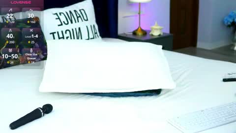 Ella online show from July 30, 9:04 pm