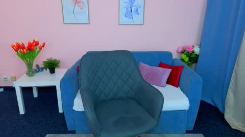 Snapshot of ellaasteele chatting on October 9, 2:00 pm ellaasteele online show from October 9, 2:00 pm