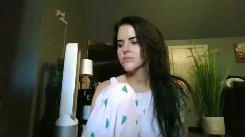 Ella online show from January 12, 7:10 pm