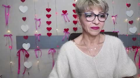 Snapshot of ellabonito chatting on February 10, 6:20 am EllaBonito online show from February 10, 6:20 am