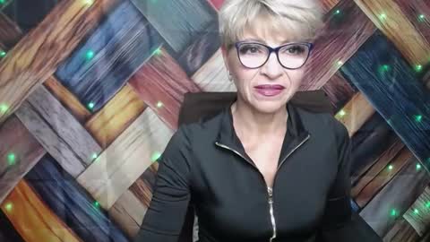 Snapshot of ellabonito chatting on October 16, 6:02 am EllaBonito online show from October 16, 6:02 am