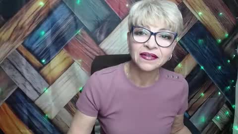 Snapshot of ellabonito chatting on September 25, 5:36 am EllaBonito online show from September 25, 5:36 am